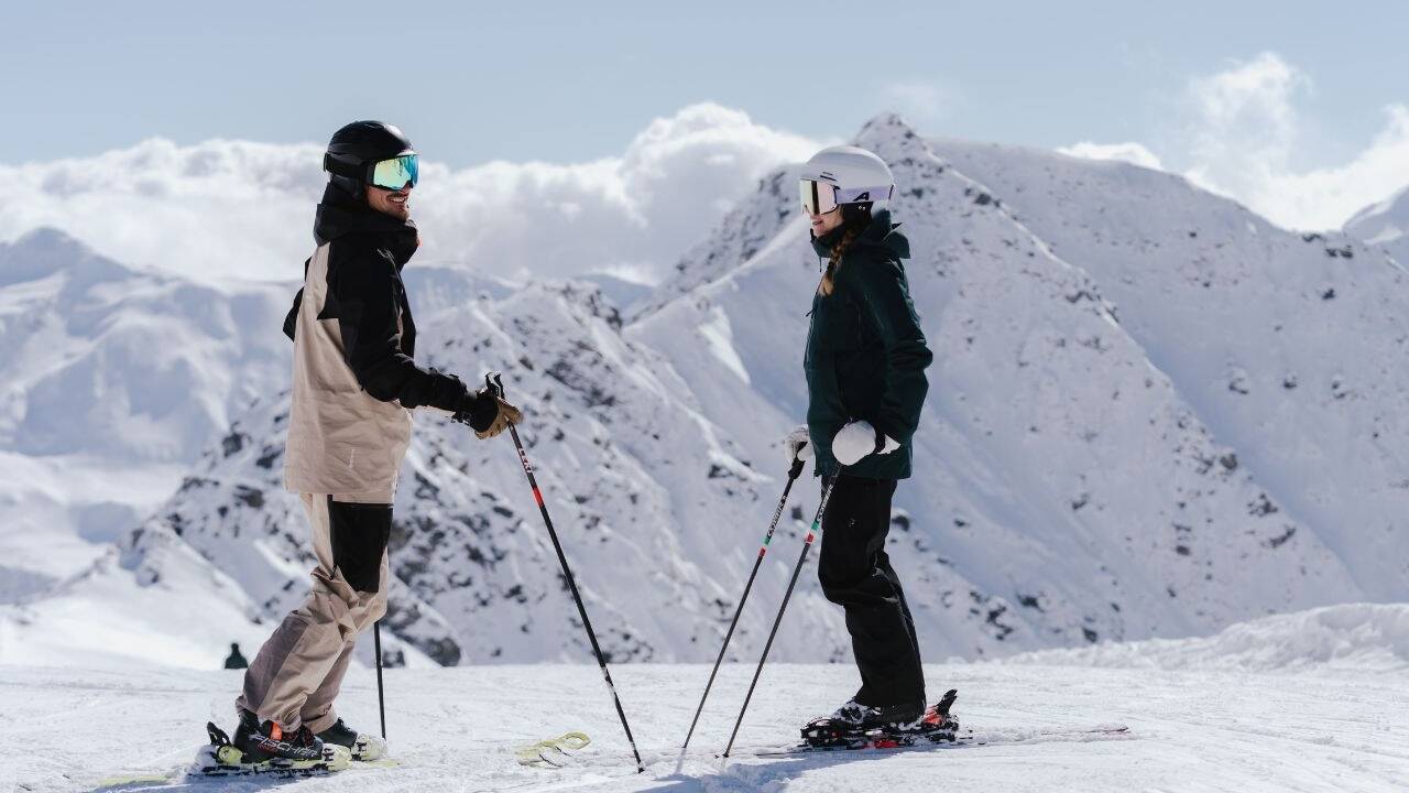 Neueröffnung Dezember 2025: Naturverbundenes Luxushotel am Ortler auf 1.900 Meter. Das 4-Sterne-Superior-Hotel startet ab Mitte Dezember, völlig neu umgebaut, in die Wintersaison. 