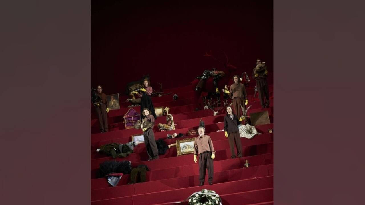 Franz-Josef Murau wird in „Auslöschung“ im Burgtheater von acht Schauspielerinnen und Schauspielern dargestellt. ,  