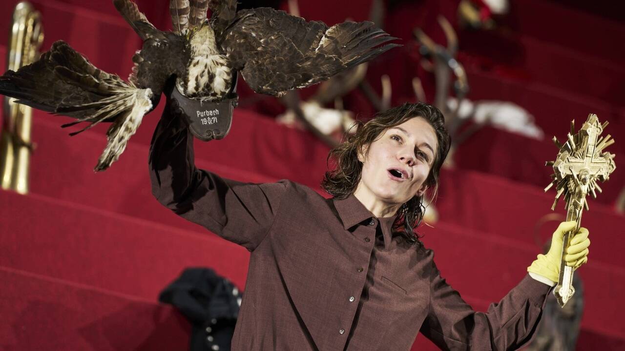 Szene aus „Auslöschung“ im Burgtheater: Lilith Haessle 