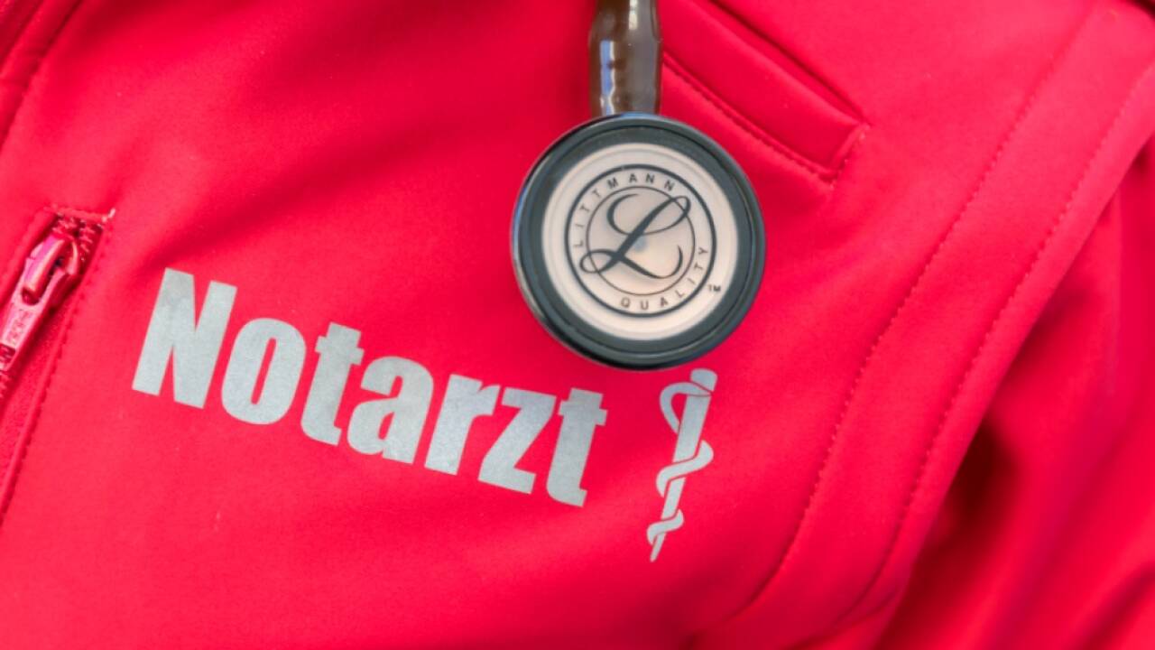 Der Jugendliche wurde erstversorgt und in ein Krankenhaus gebracht Der Jugendliche wurde erstversorgt und in ein Krankenhaus gebracht
