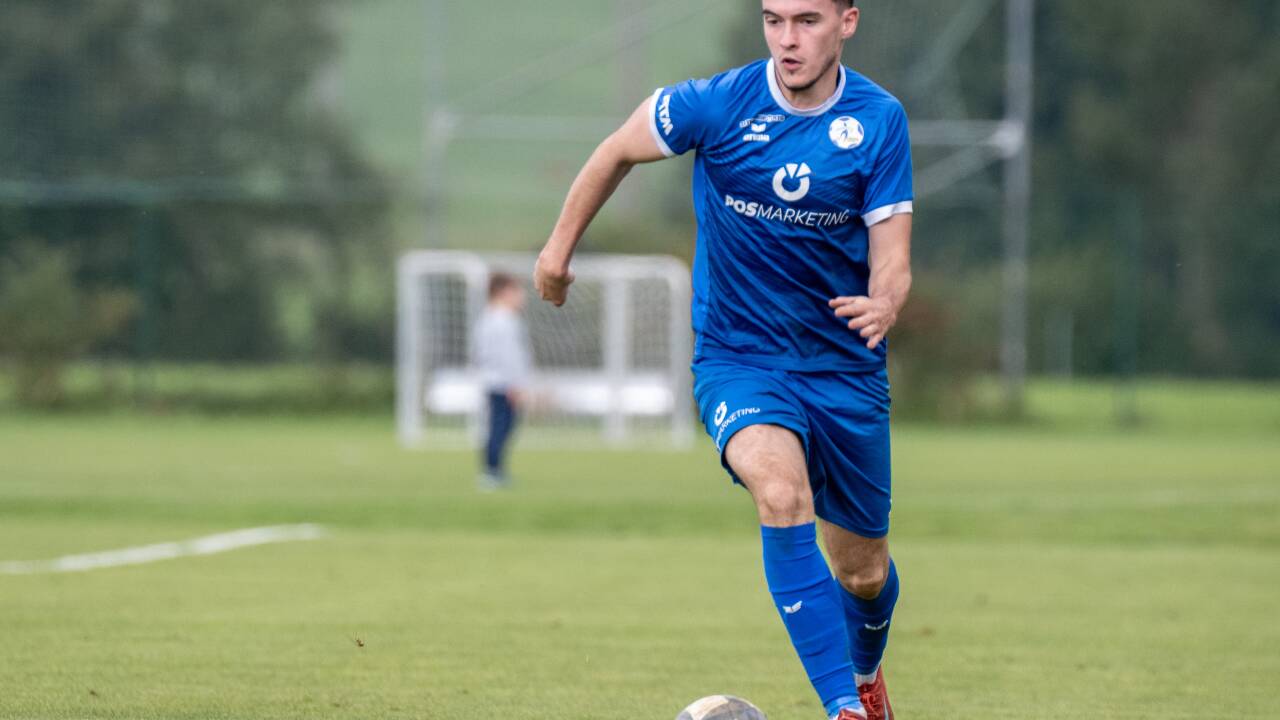 Gollings Lukas Poindl erzielte zwei Treffer, verpasste den Hattrick aber. Gollings Lukas Poindl erzielte zwei Treffer, verpasste den Hattrick aber.