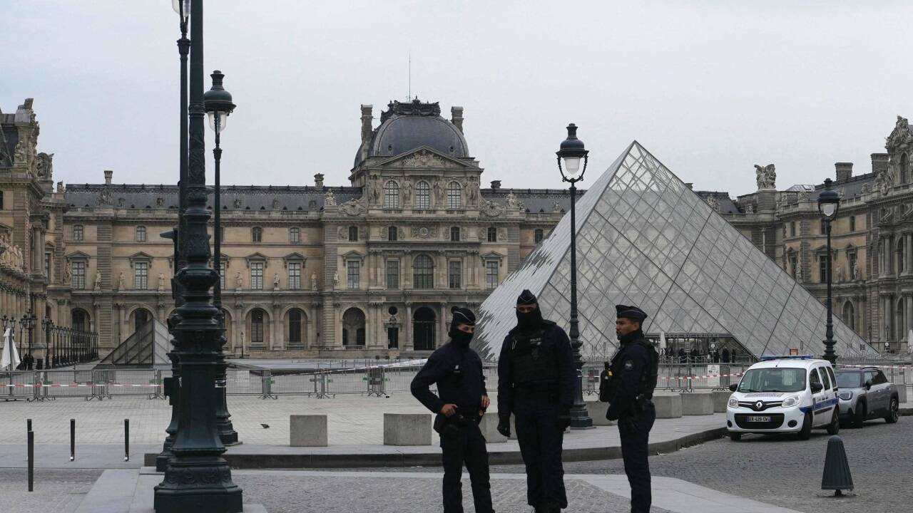 Die Staatsanwaltschaft in Paris leitete nach eigenen Angaben Ermittlungen wegen „organisierten Bandendiebstahls“ und „Bildung einer kriminellen Vereinigung“ ein. 