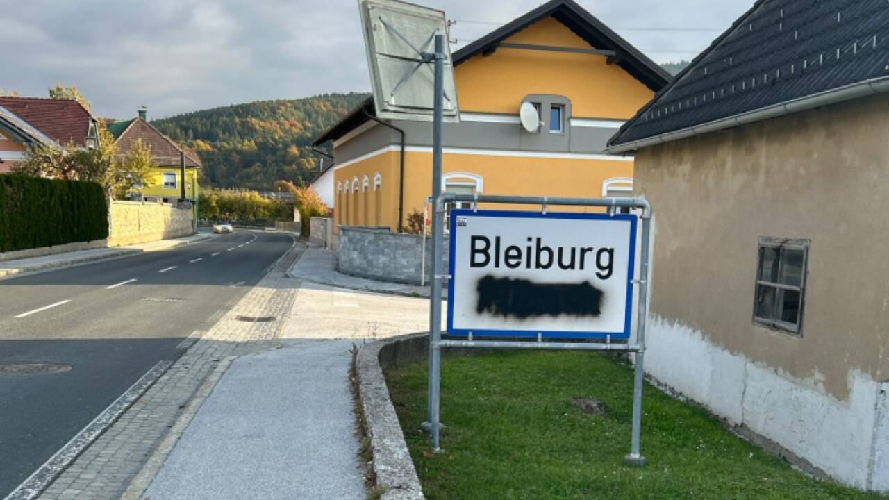 Beschmierte Ortstafeln in Kärnten 