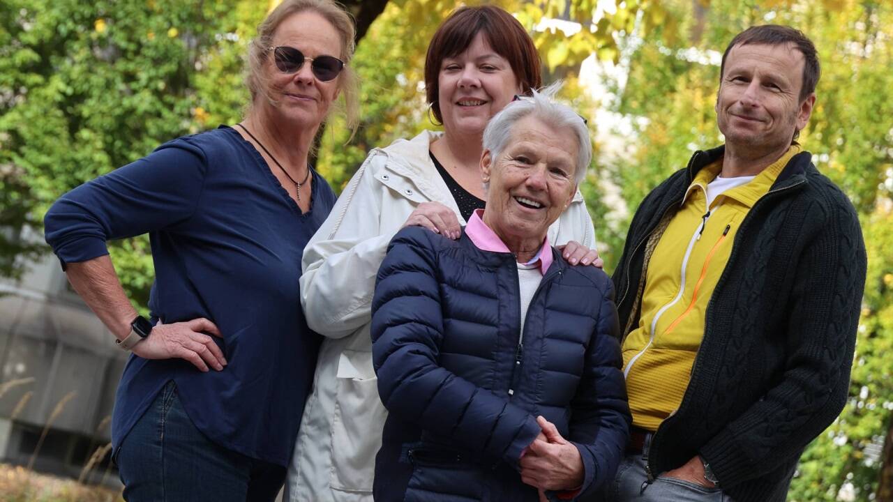 Sie engagieren sich in Salzburg im Freiwilligennetzwerk Zeitpolster (v.l.): Christine Hofer und Kirstin Descho sind vom Organisationsteam in der Stadt Salzburg, Hildegard Smöch und Erich Gruber sind zwei der Freiwilligen. Sie engagieren sich in Salzburg im Freiwilligennetzwerk Zeitpolster (v.l.): Christine Hofer und Kirstin Descho sind vom Organisationsteam in der Stadt Salzburg, Hildegard Smöch und Erich Gruber sind zwei der Freiwilligen.