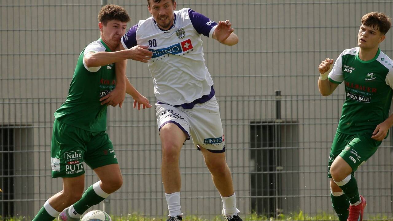 Routinier Mario Bergmüller (Mitte) zählte zuletzt zu den stärkeren Kickern beim Schlusslicht der Salzburger Liga. Routinier Mario Bergmüller (Mitte) zählte zuletzt zu den stärkeren Kickern beim Schlusslicht der Salzburger Liga.