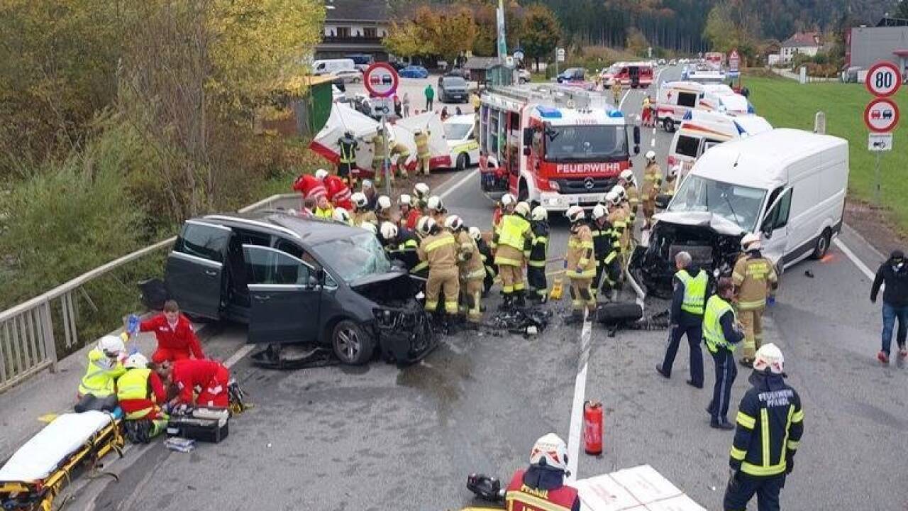 Ein schwerer Unfall ereignete sich am Sonntagnachmittag auf der B158. Insgesamt wurden sechs Personen verletzt – zwei davon schwer.  