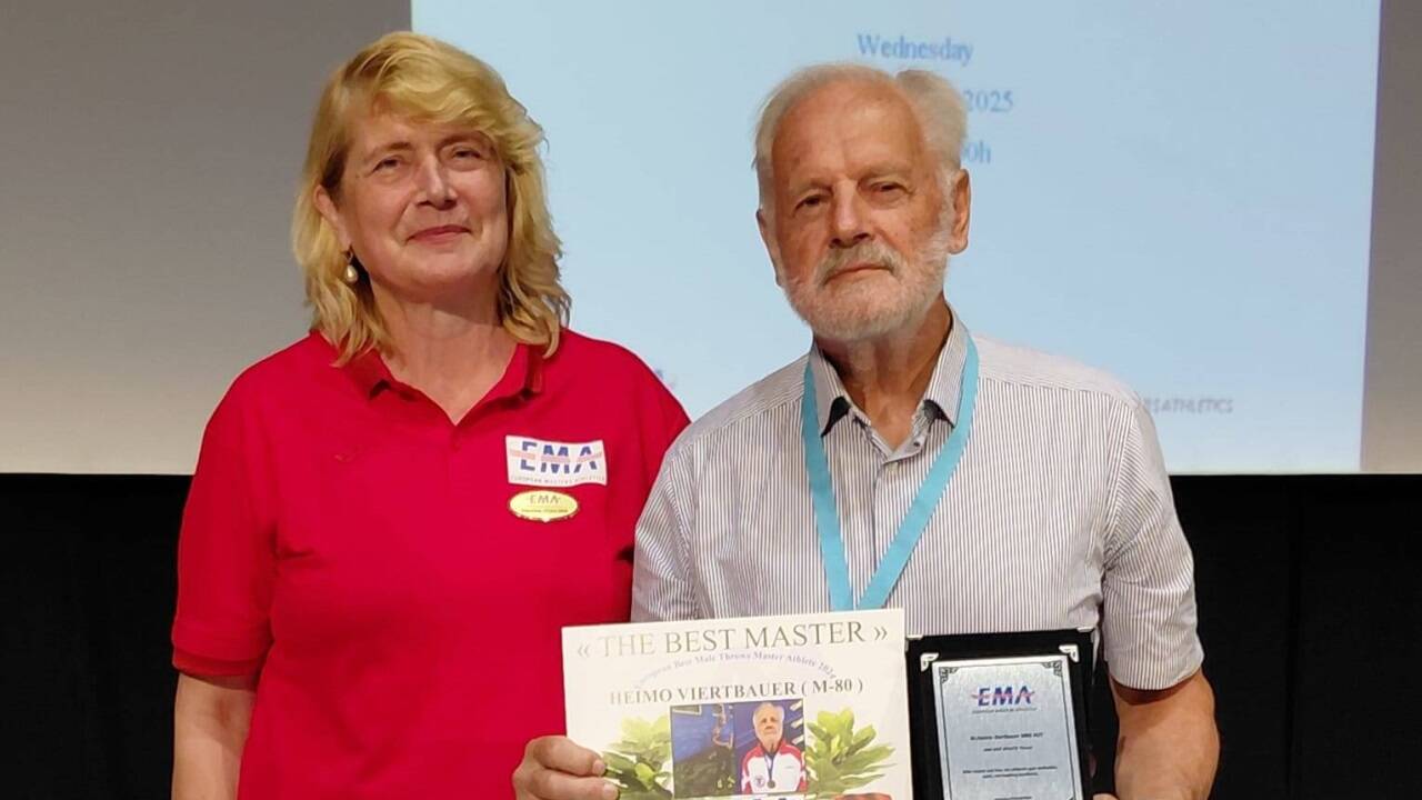 Heimo Viertbauer erhielt die Best-Master-Auszeichnung aus den Händen von Valentina Fedjuschina von der europäischen Masters-Athleten-Federation EMA.  