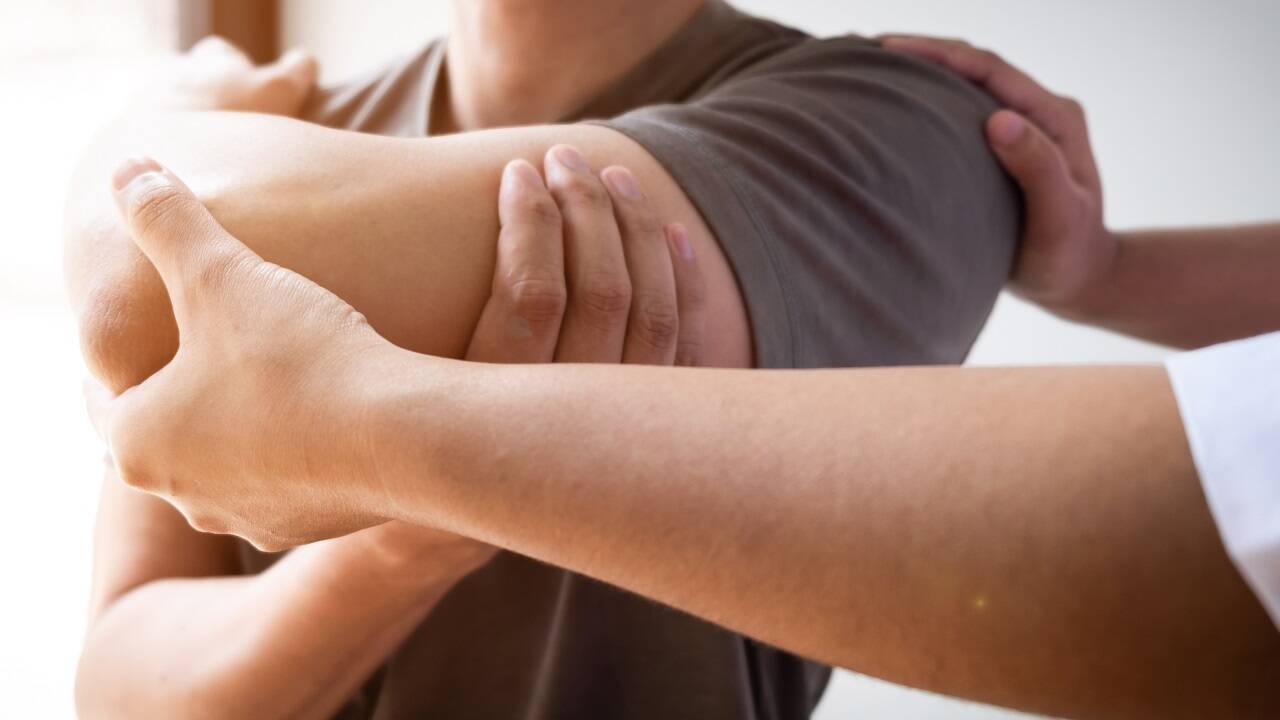 Für die Patientinnen und Patienten wäre optimal, wenn alles Hand in Hand ginge – oder Arm in Arm. Für die Patientinnen und Patienten wäre optimal, wenn alles Hand in Hand ginge – oder Arm in Arm.