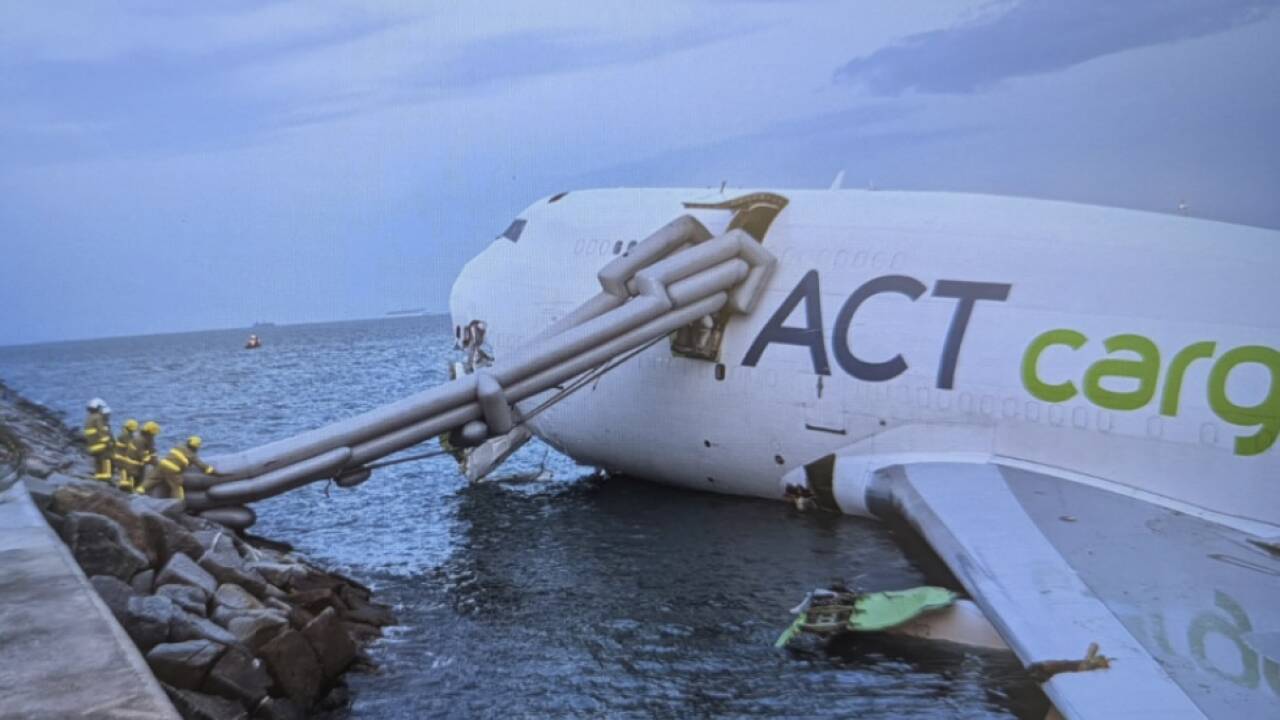 Boeing 747 kam nachts von der Landebahn ab 
