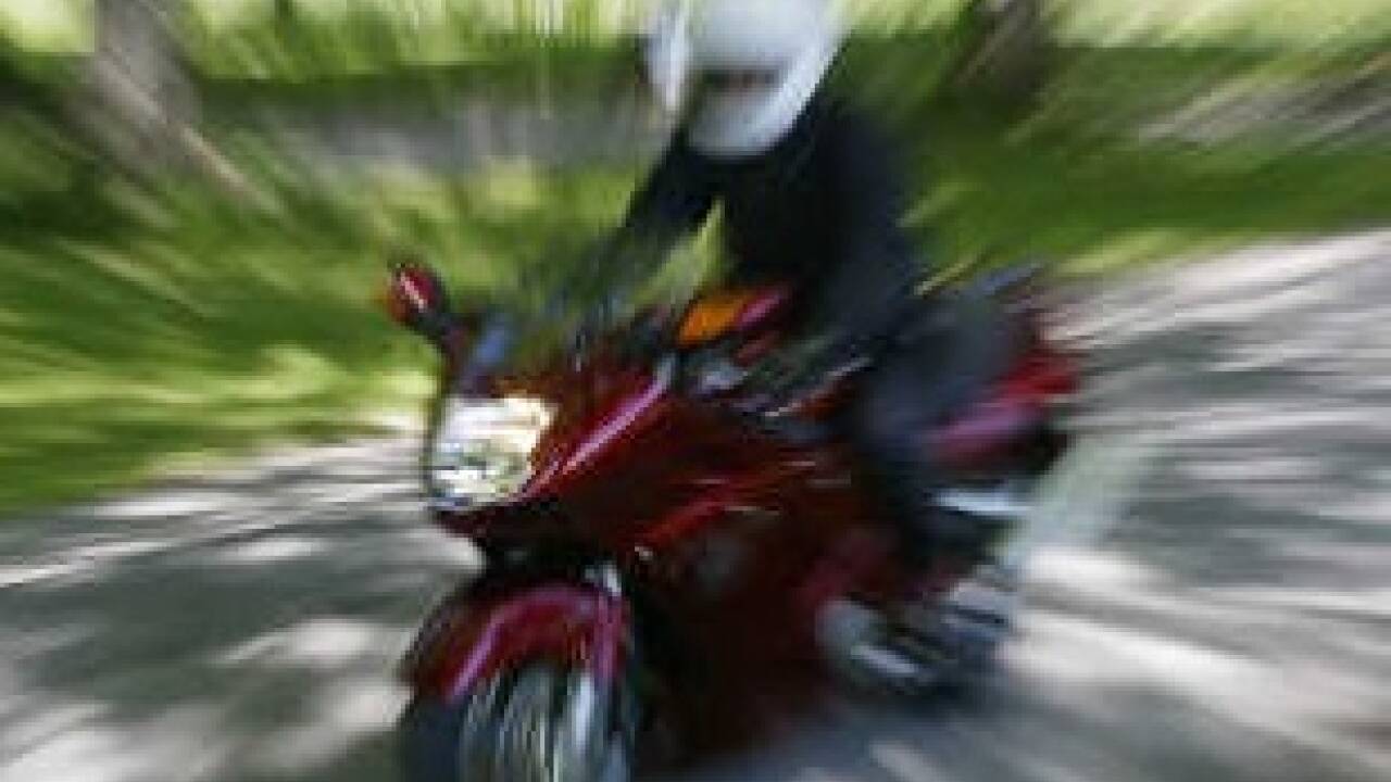 Motorradfahrer überschritt die erlaubte Geschwindigkeit ganz massiv. Motorradfahrer überschritt die erlaubte Geschwindigkeit ganz massiv.