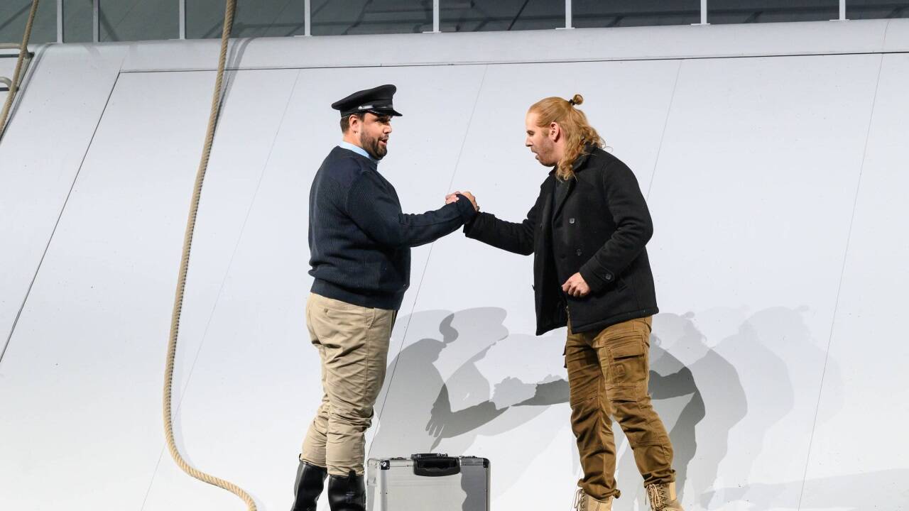 Martin Summer als Daland, Derek Walton als Holländer 