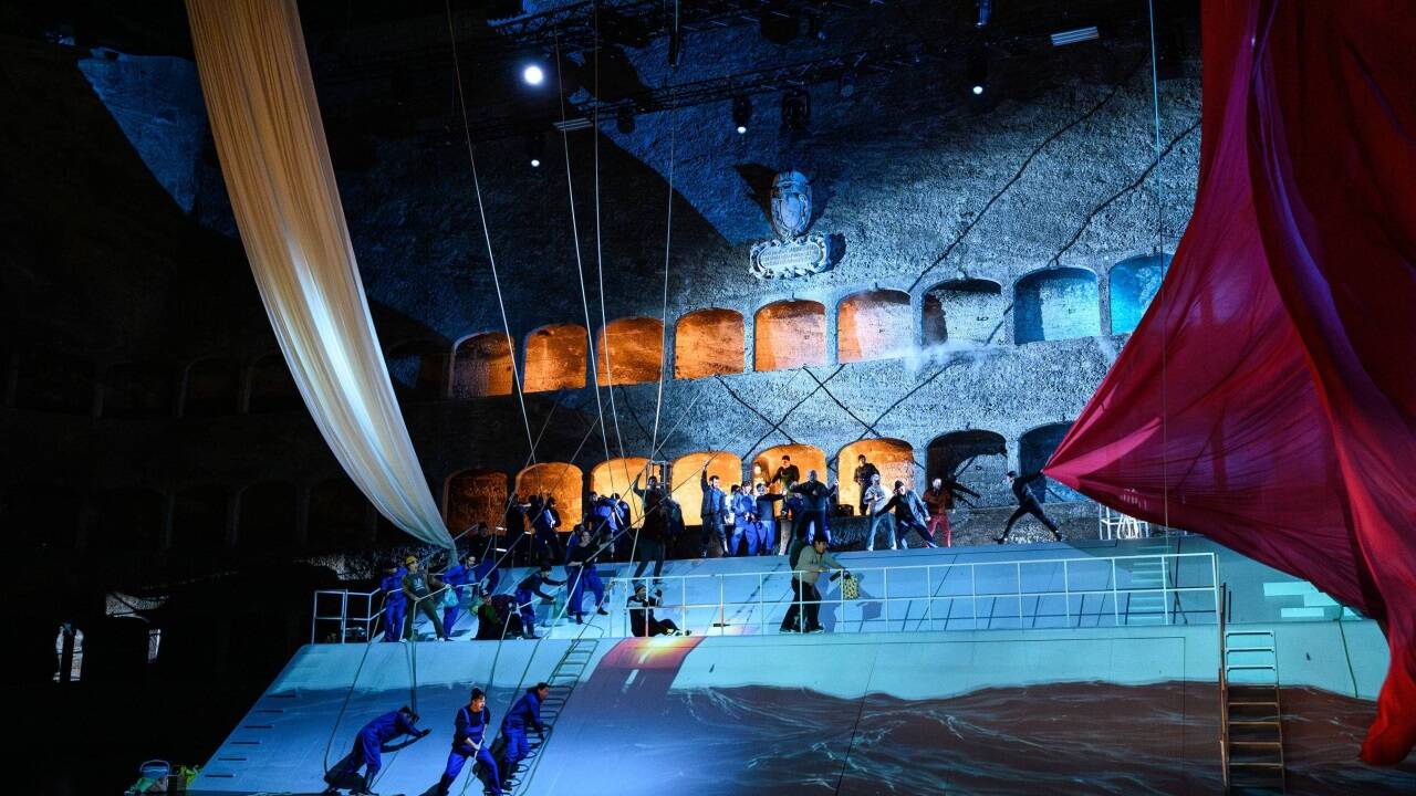 Szene aus „Der fliegende Holländer“ in der Felsenreitschule 