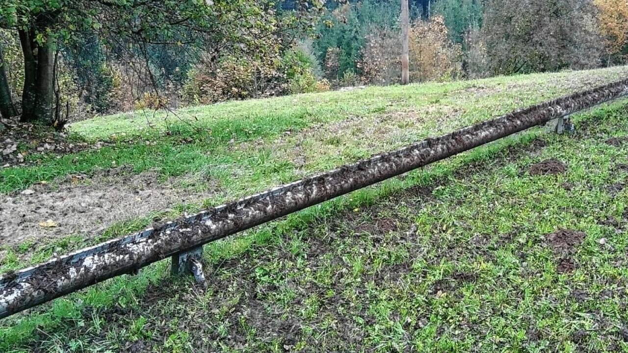 200 bis 300 Meter der Schienen wurden beschmutzt und, so befürchtet man seitens der Abtenauer Bergbahnen, vielleicht auch durch den Dünger beschädigt.  
