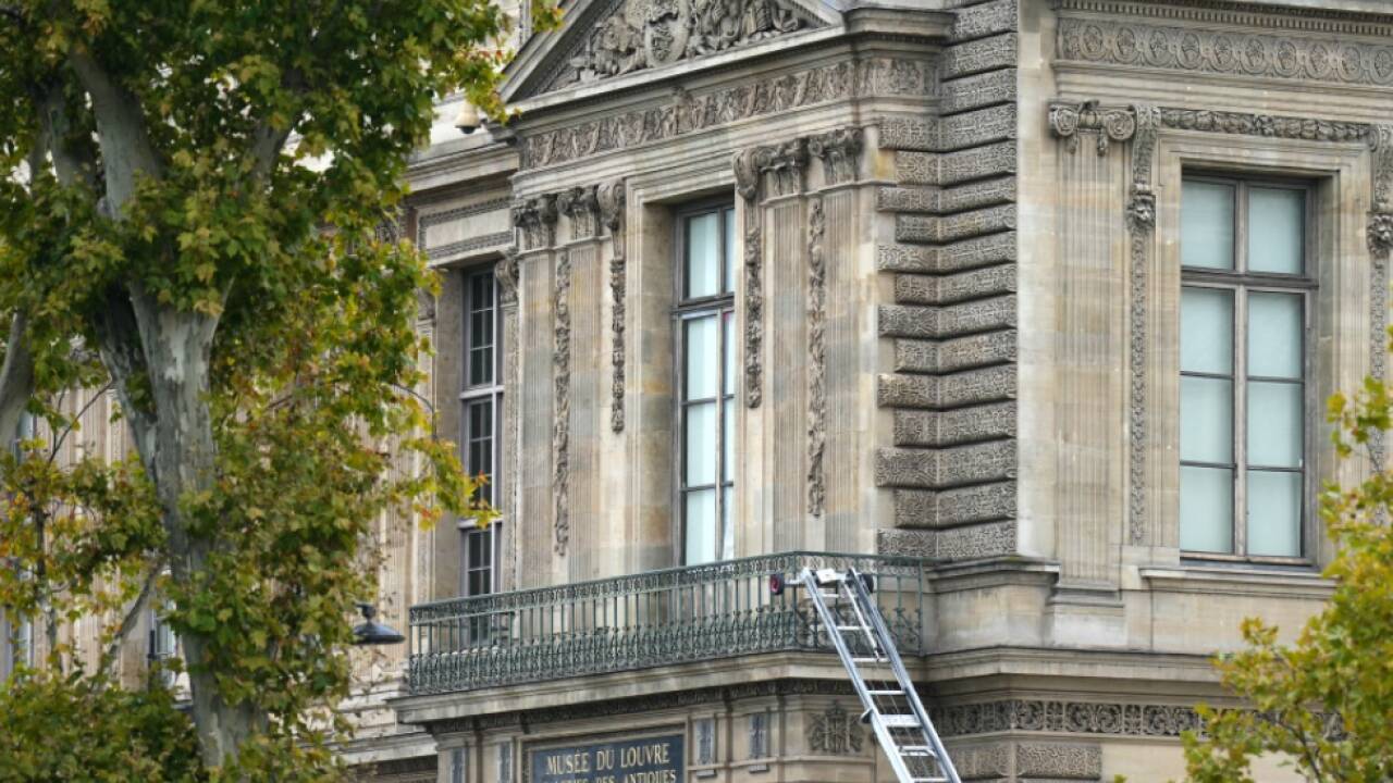Über einen Lastenaufzug kamen die Räuber in den Louvre Über einen Lastenaufzug kamen die Räuber in den Louvre