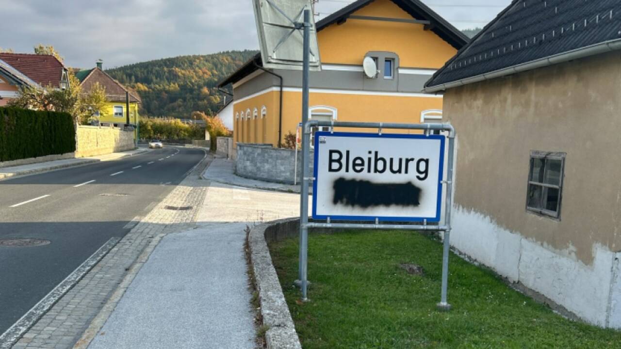 Insgesamt acht Tafeln wurden in Kärnten beschmiert 