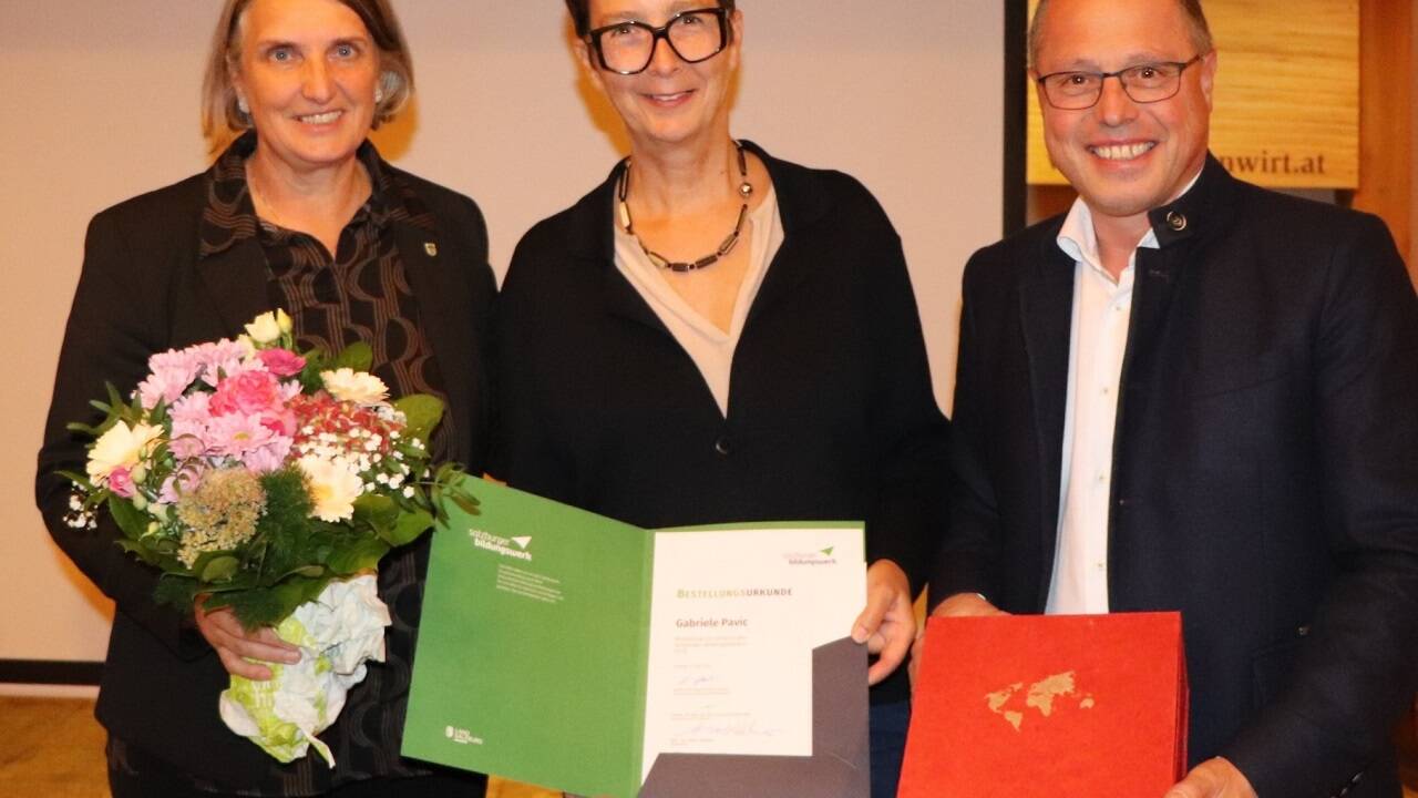 Puchs Bürgermeisterin Barbara Schweitl (l.) und Bildungswerkbezirksleiter (und St. Kolomans Bürgermeister) Herbert Walkner hießen die neue Leiterin herzlich willkommen.  Puchs Bürgermeisterin Barbara Schweitl (l.) und Bildungswerkbezirksleiter (und St. Kolomans Bürgermeister) Herbert Walkner hießen die neue Leiterin herzlich willkommen.