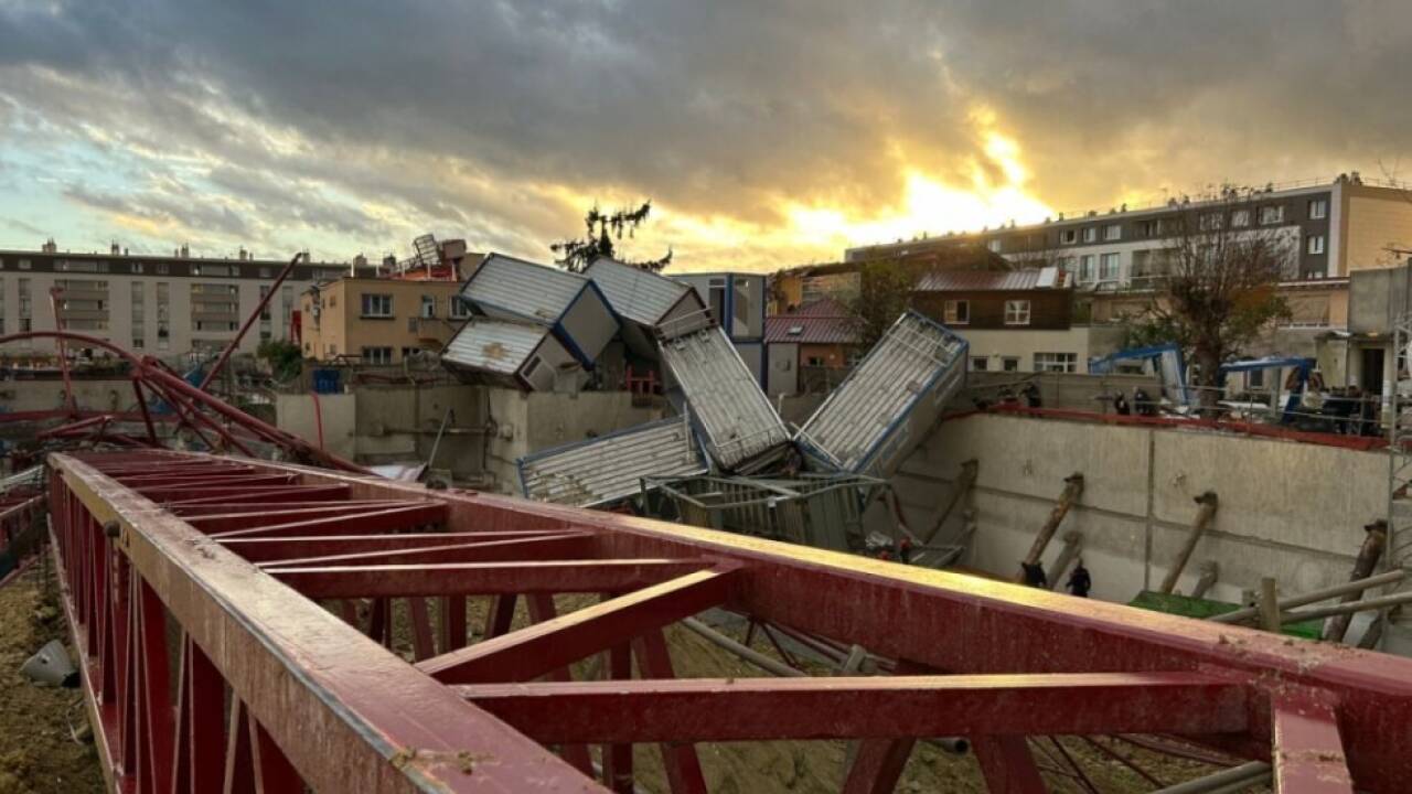 Durch den "Mini-Tornado" fiel ein Kran um Durch den 'Mini-Tornado' fiel ein Kran um