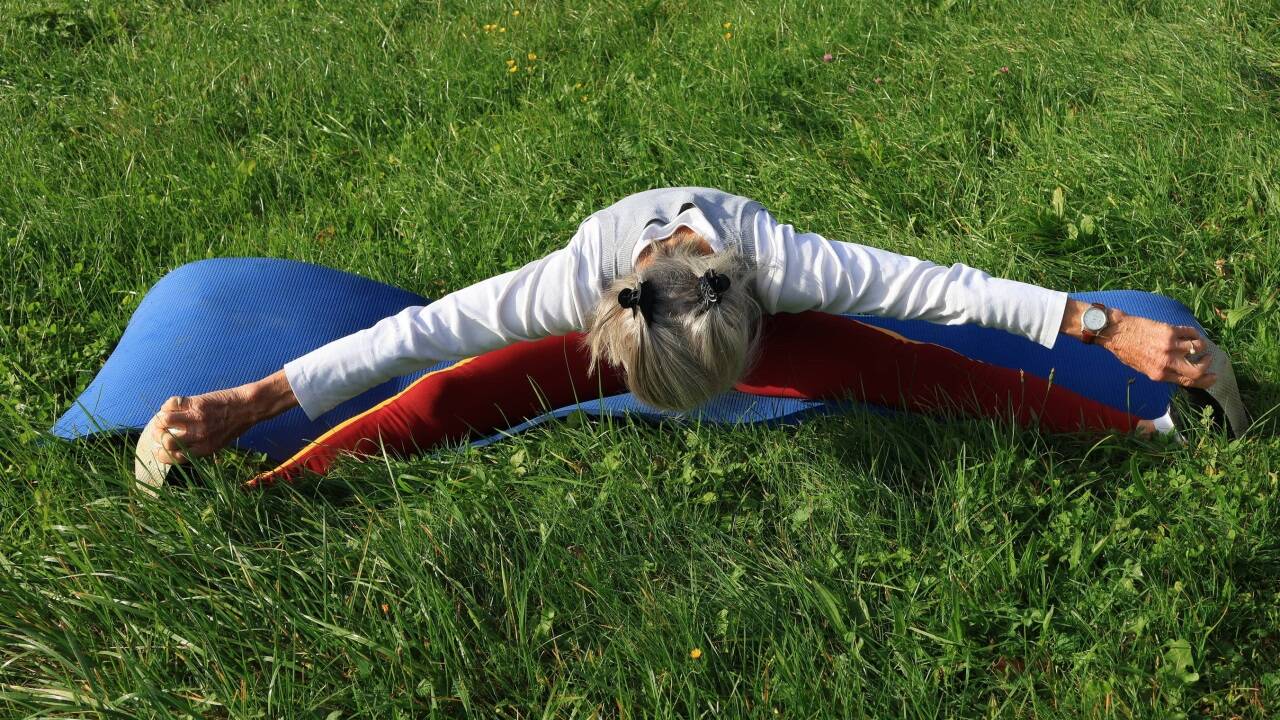 Die sportliche Frau ist fitter wie manche 20-Jährige. 