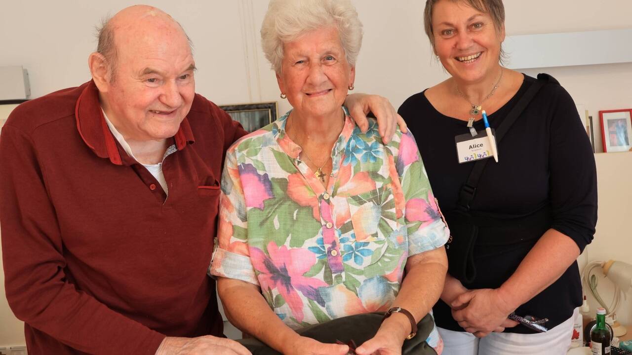 Familie Bayer freut sich auf den Besuch der Praktikantin im Seniorenwohnhaus Lehen. 