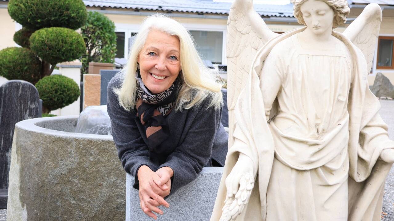 Steinmetzin-Cora-Gollackner-lebt-ihre-Liebe-zu-Steinen-und-Friedh-fen