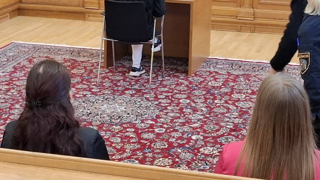 Am Mittwoch werden die Urteile im Salzburger Prozess um Menschenhandel erwartet. Unter den fünf Angeklagten sind drei Frauen. Am Mittwoch werden die Urteile im Salzburger Prozess um Menschenhandel erwartet. Unter den fünf Angeklagten sind drei Frauen.