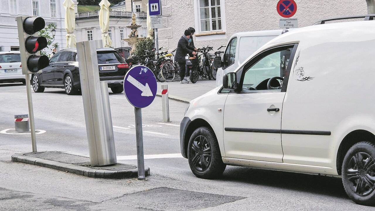 Ab 11 Uhr kommt man nur mit Handsender, Schlüssel oder Code rein. Künftig soll der Sender durch eine Vignette ersetzt werden. Ab 11 Uhr kommt man nur mit Handsender, Schlüssel oder Code rein. Künftig soll der Sender durch eine Vignette ersetzt werden.
