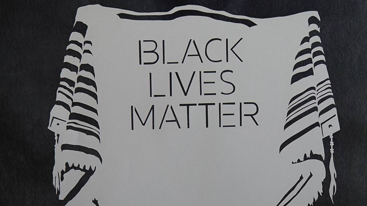 „Black Lives Matter Wrapped in a Tallit“ von Aaron Hodge Silver Greenberg 