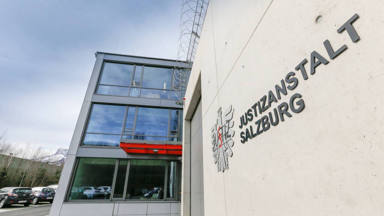 Eine 36-jährige Tennengauerin, sie stammt aus Oberösterreich, sitzt wegen des Verdachts des schweren Betrugs in U-Haft. Eine 36-jährige Tennengauerin, sie stammt aus Oberösterreich, sitzt wegen des Verdachts des schweren Betrugs in U-Haft.