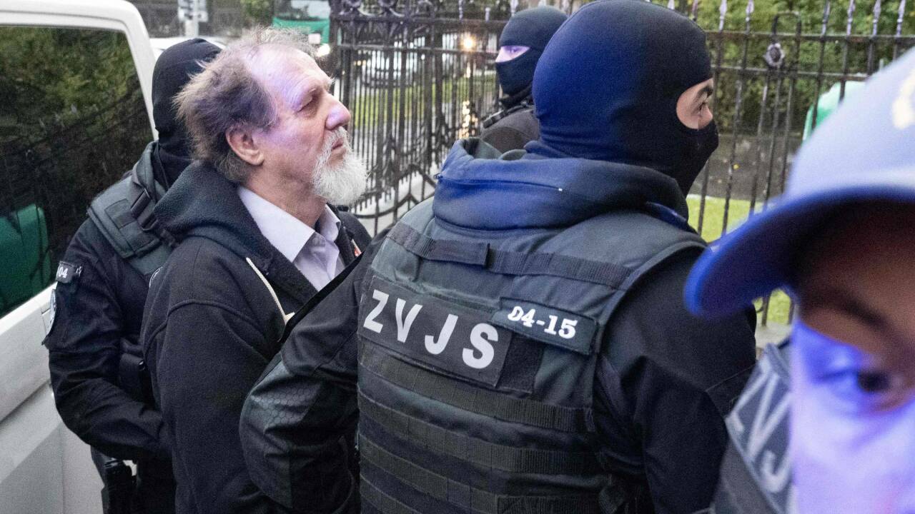Der Angeklagte, Juraj Cintula, muss für das Attentat auf Robert Fico 21 Jahre hinter Gitter, entschied das Gericht in Banska Bystrica. Der Angeklagte, Juraj Cintula, muss für das Attentat auf Robert Fico 21 Jahre hinter Gitter, entschied das Gericht in Banska Bystrica.