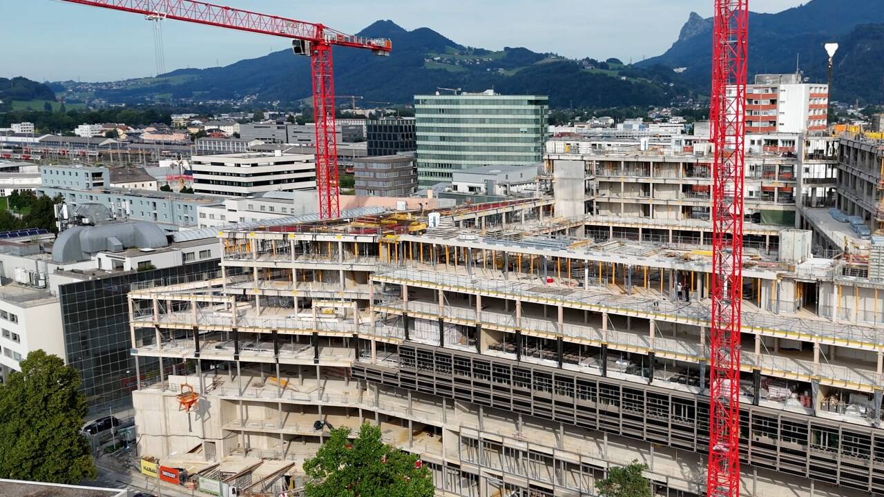 Im Landesdienstleistungszentrum Salzburg entstehen bis Ende 2026 auf 50.000 Quadratmetern Nutzfläche neue Büroräume. Im Landesdienstleistungszentrum Salzburg entstehen bis Ende 2026 auf 50.000 Quadratmetern Nutzfläche neue Büroräume.