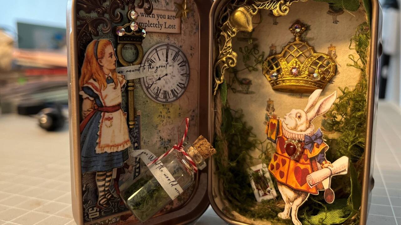 Alice im Wunderland als Bilderbox. 
