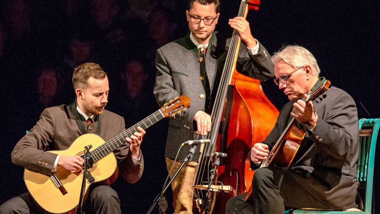 Das Gitarrentrio u.a. mit der meisterlichen Instrumentalversion von Stille Nacht! Heilige Nacht!“ 