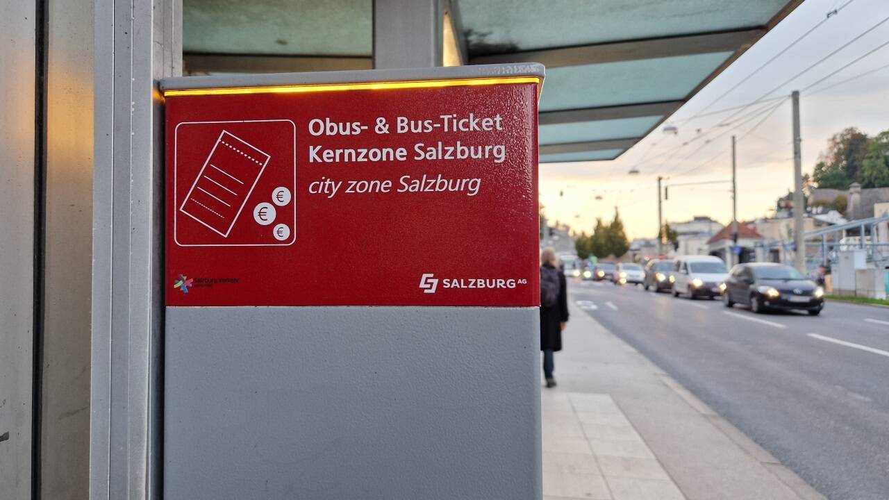 Die Fahrscheinautomaten in und vor allem rund um die Stadt werden nachgerüstet. 