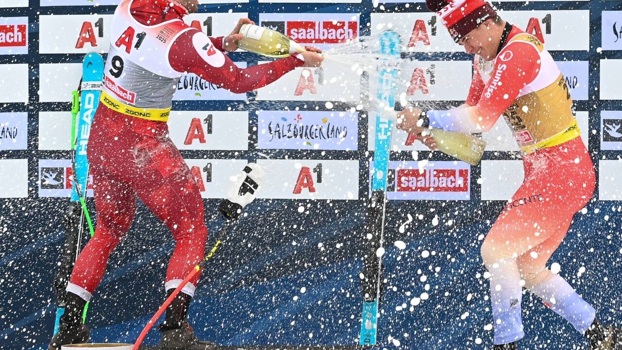 Bilder zum Film „Downhill Skiers“ 