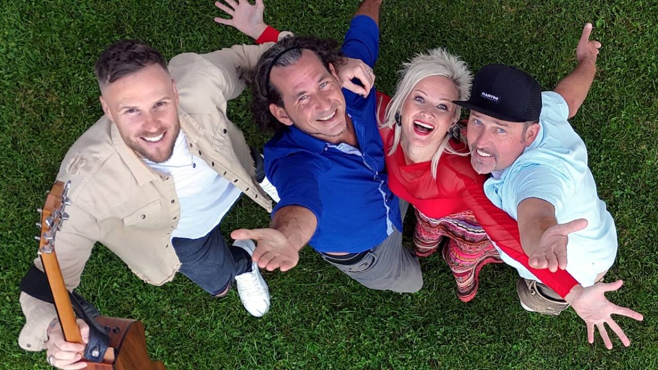 Die Meissnitzer Band: Christiane Meissnitzer-Gsenger und Hans Gsenger (ganz rechts), Johannes Eder (2. v. l.) und Christoph Schwaiger (1. v. l.). 