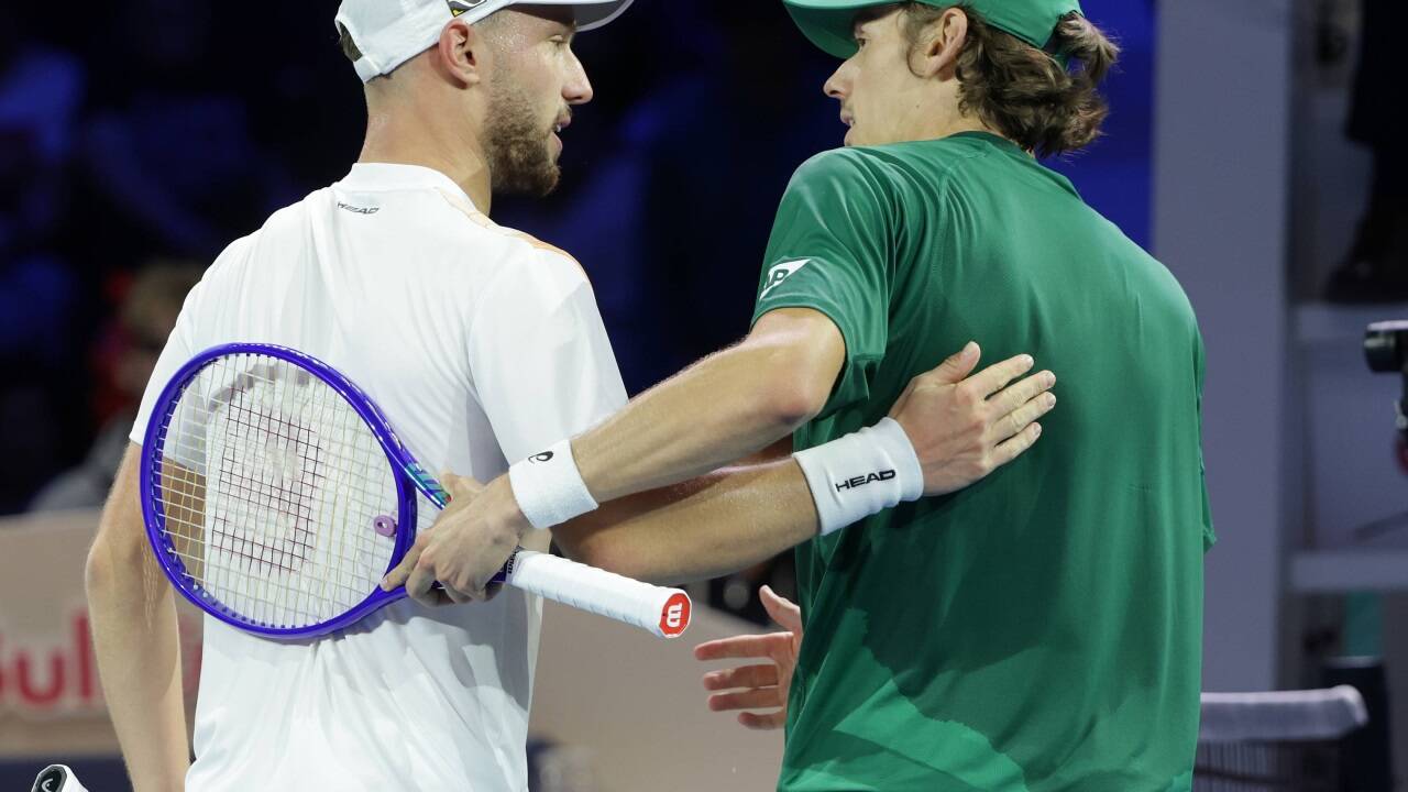 Die Sensation bleibt aus: Filip Misolic unterliegt Alex De Minaur in zwei Sätzen. 