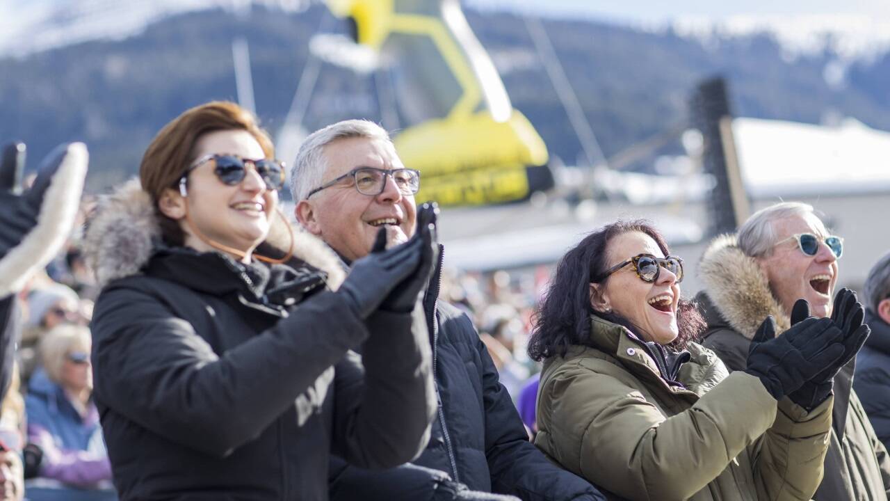 Sepp Schwaiger bei der Ski-WM in Saalbach-Hinterglemm im Februar 2025, im Bild mit LH-Stv. Marlene Svazek, Landesrätin Daniela Gutschi, LH Wilfried Haslauer und Landesrat Christian Pewny.  