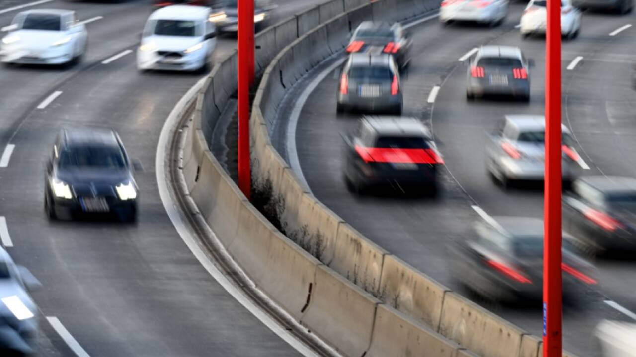 Autos auf der Wiener Stadtautobahn A23 