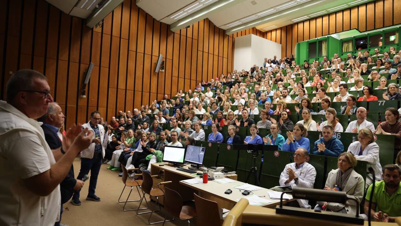Der Hörsaal im Uniklinikum war bis auf den letzten Platz gefüllt.  Der Hörsaal im Uniklinikum war bis auf den letzten Platz gefüllt.