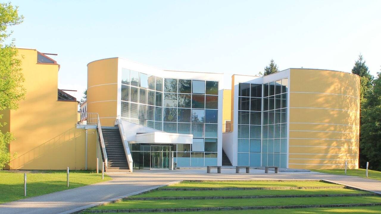 Das Bildungshaus St. Virgil ist für Direktor Jakob Reichenberger ein idealer Ort für den Kongress Jedermanns Tod.  Das Bildungshaus St. Virgil ist für Direktor Jakob Reichenberger ein idealer Ort für den Kongress Jedermanns Tod.