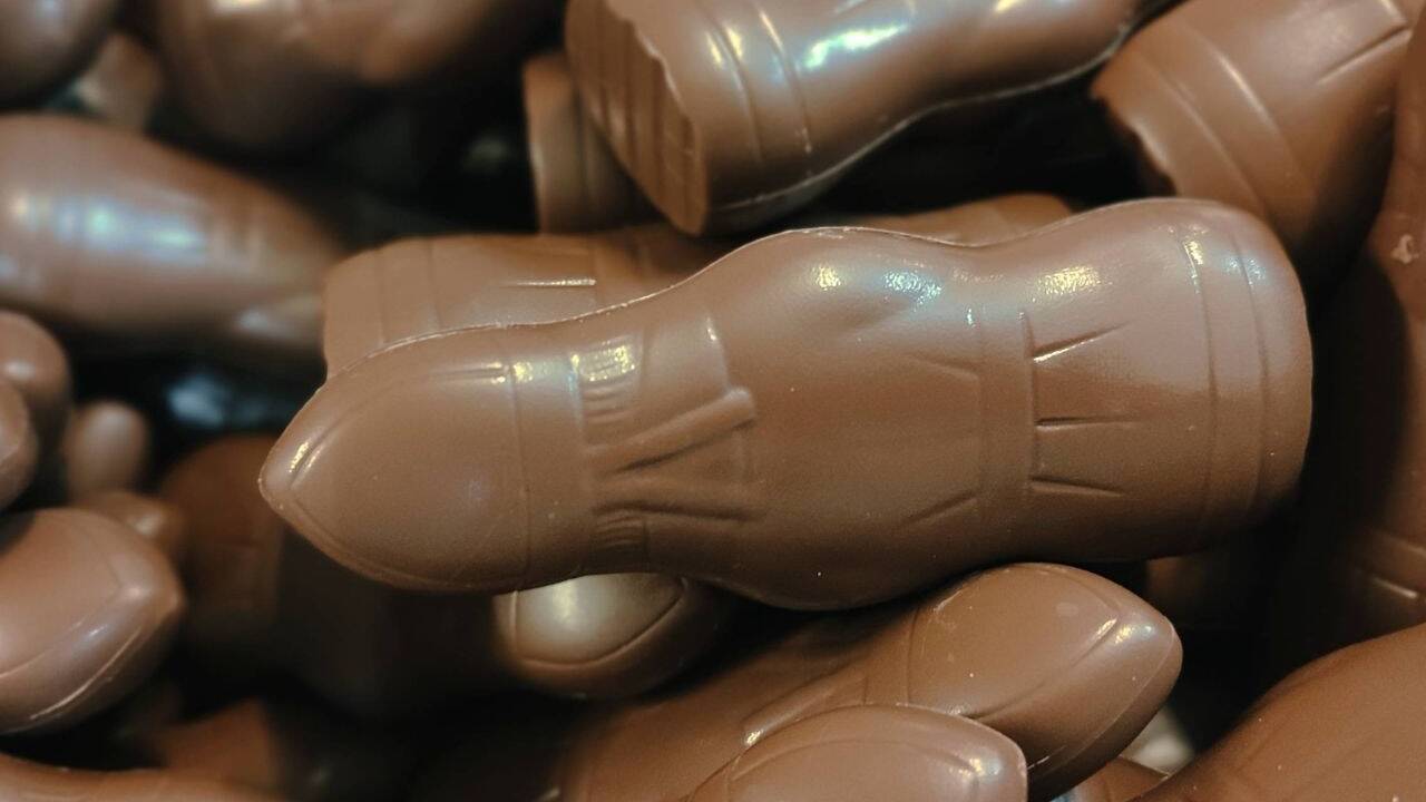 Hier noch „nackt“, warten die Schokonikoläuse inzwischen in ihren Stanniol-Kleidern auf ihren baldigen Verzehr. Hier noch „nackt“, warten die Schokonikoläuse inzwischen in ihren Stanniol-Kleidern auf ihren baldigen Verzehr.