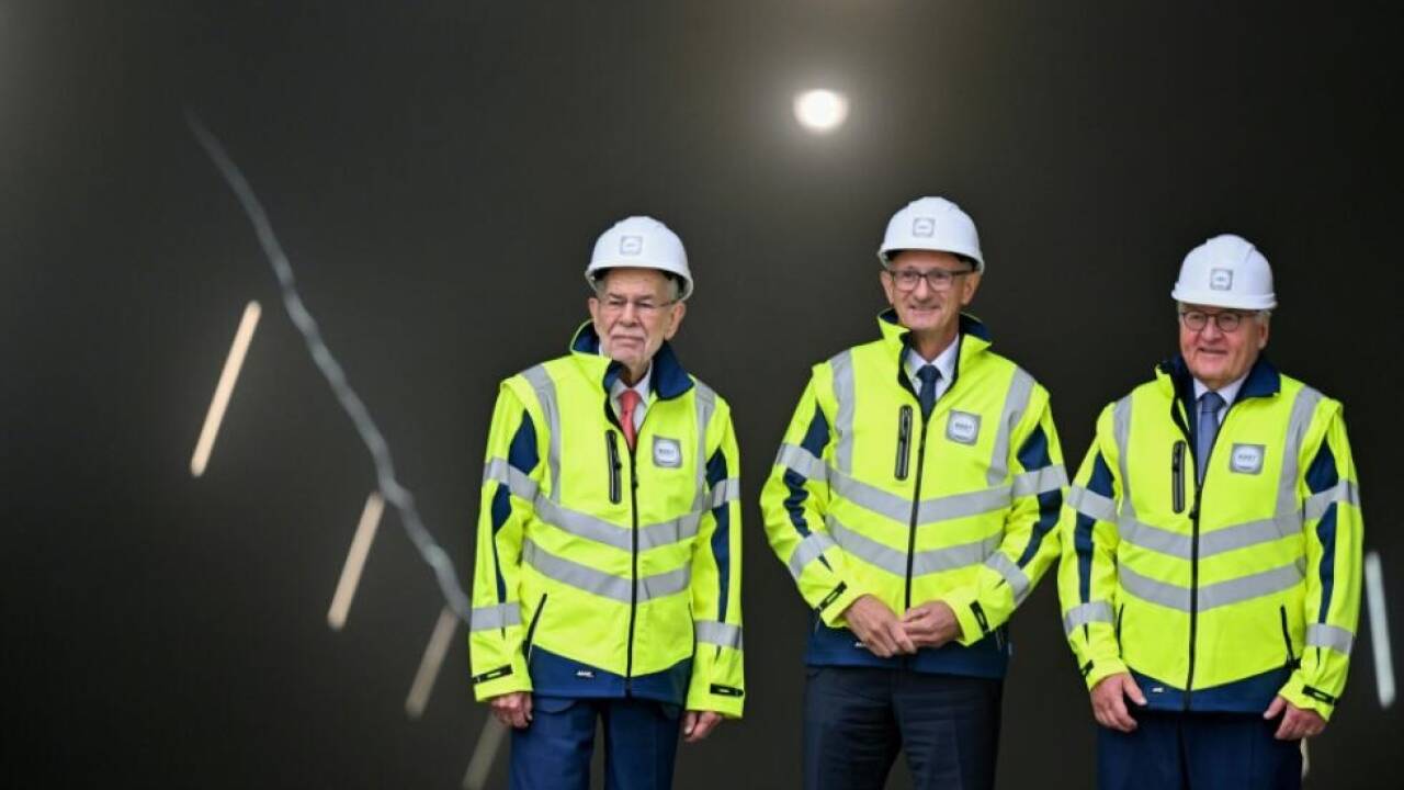 Bundespräsidenten und Landeshauptmann posierten vor dem Tunnel-Portal 