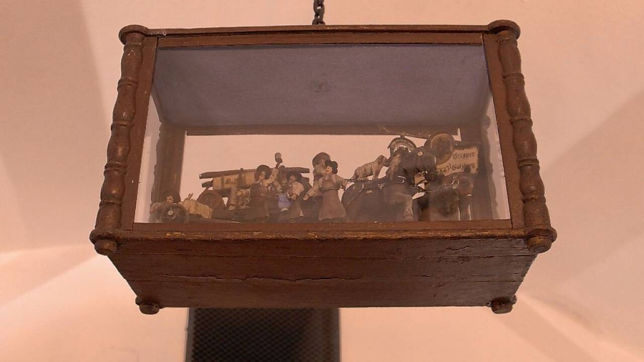 Die Gropper-Vitrine im Gasthausgewölbe des Hotels „Blaue Gans“.   Die Gropper-Vitrine im Gasthausgewölbe des Hotels „Blaue Gans“.