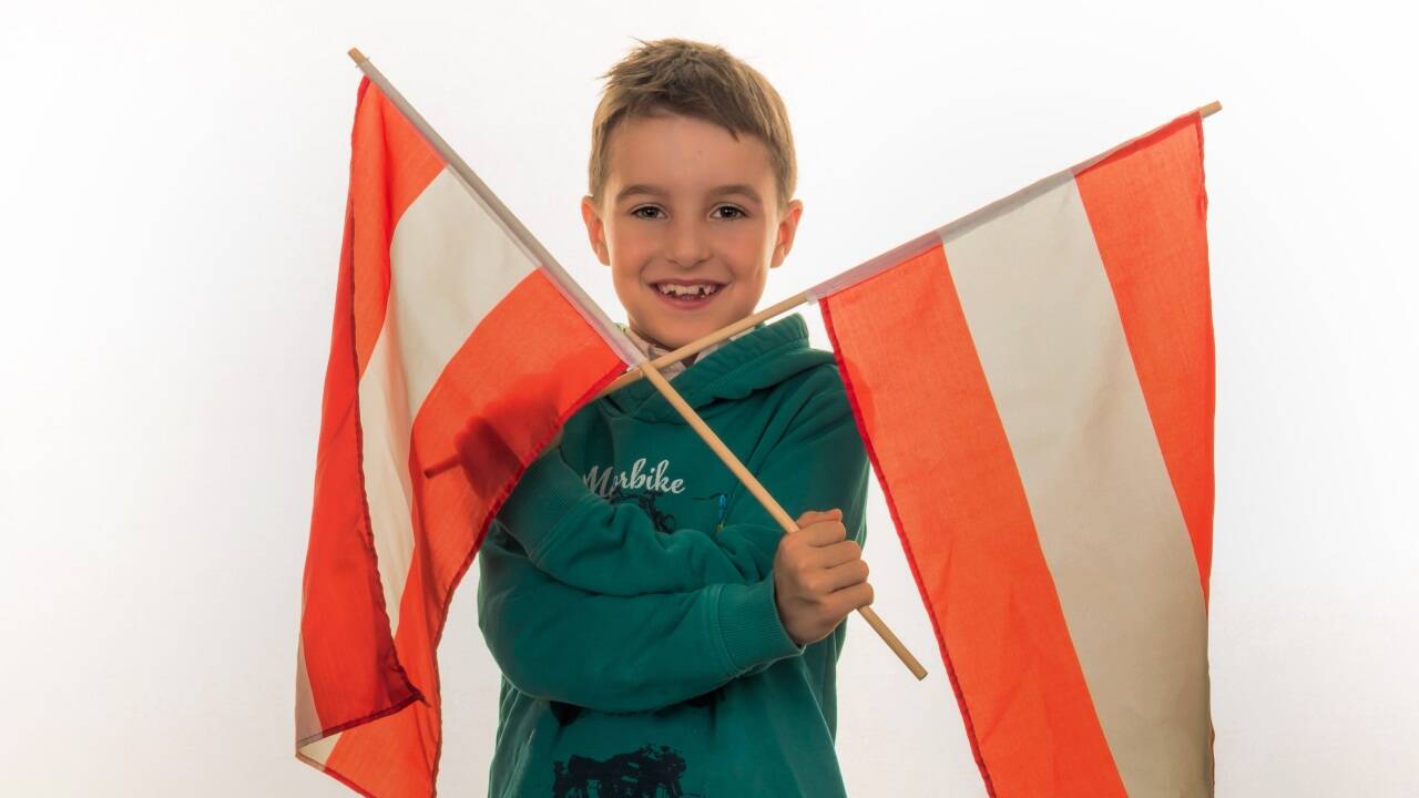 Die rot-weiß-rote Fahne.  Die rot-weiß-rote Fahne.