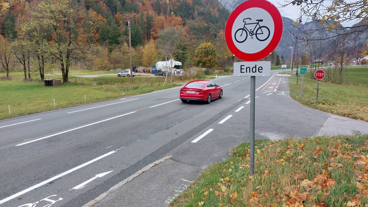 Das Shuttle wird eingestellt, das Radfahrverbot aufgehoben. Das Shuttle wird eingestellt, das Radfahrverbot aufgehoben.