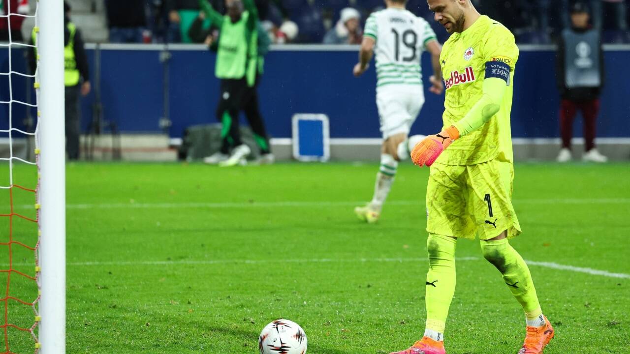 Bullen-Keeper Alexander Schlager parierte einen Elfmeter – am Ende zu wenig gegen Ferencvaros. 