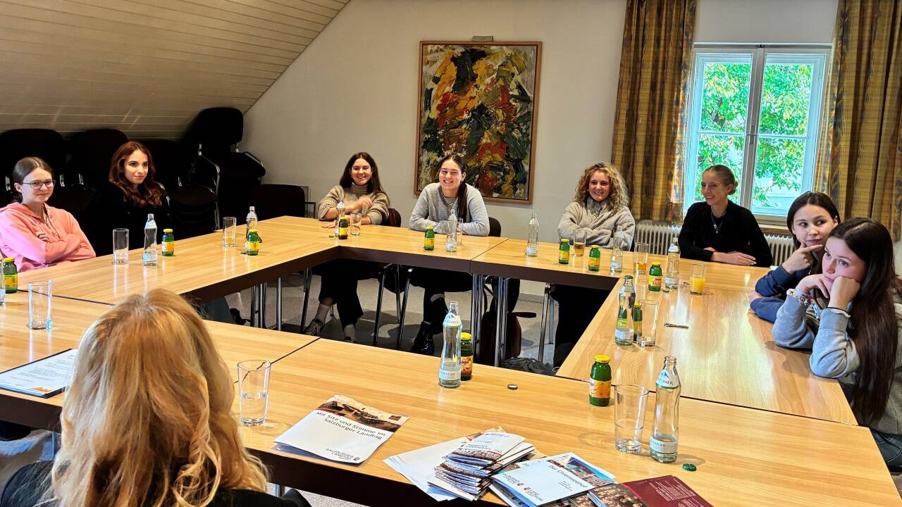 In der Frauenrunde herrschte vertraute Stimmung.  In der Frauenrunde herrschte vertraute Stimmung.