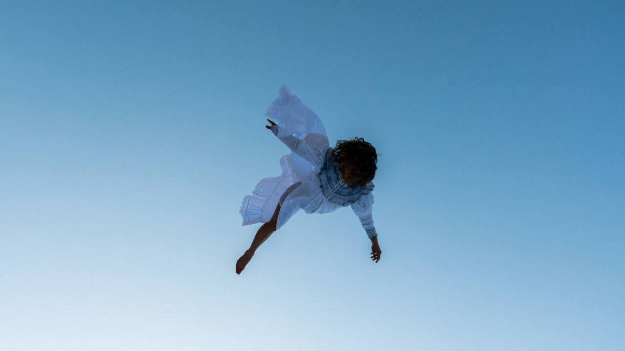 Cirque Le Roux bringen als Erfinder und Meister des Cinema- Circus atemberaubende Akrobatik und filmische Ästhetik auf die Bühne.  Cirque Le Roux bringen als Erfinder und Meister des Cinema- Circus atemberaubende Akrobatik und filmische Ästhetik auf die Bühne.
