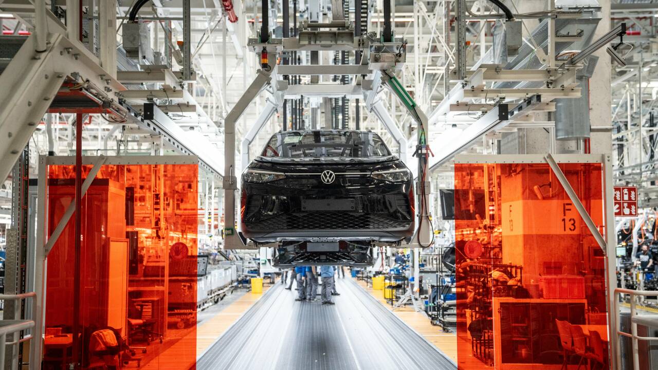 Bei Volkswagen hängen Teile der Produktion wegen fehlender Chips in der Schwebe.  Bei Volkswagen hängen Teile der Produktion wegen fehlender Chips in der Schwebe.
