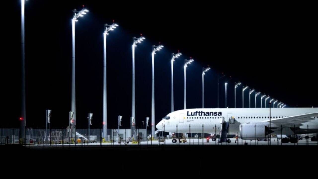 Lufthansa-Jet am Boden 